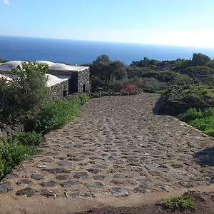  Casa vacanze Dammusielenas Italia